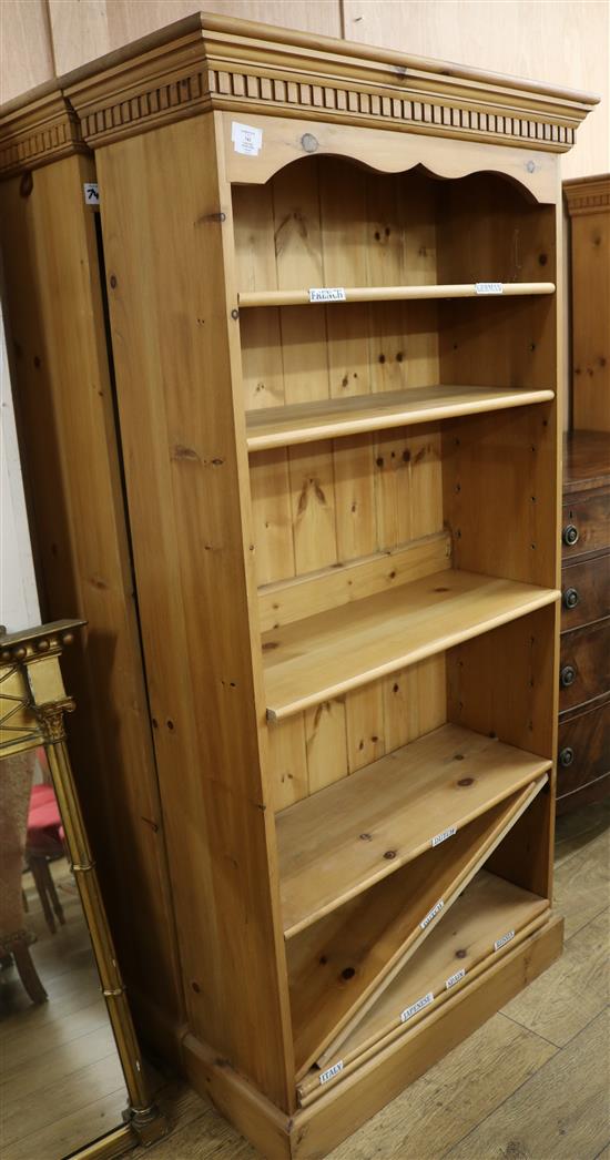 A pair of modern pine open bookcases, W.3ft H.6ft